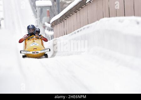 Winterberg, Deutschland. 09th Januar 2022. Bob: Weltmeisterschaft, zwei-Mann-Bobbahn, Frauen, 1st Lauf. Laura Nolte und Deborah Levi aus Deutschland kommen als erste ins Ziel. Quelle: Caroline Seidel/dpa/Alamy Live News Stockfoto