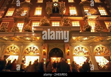 GROSSBRITANNIEN / England / London /Fortnum& Mason Kaufhaus zur weihnachtszeit. Stockfoto