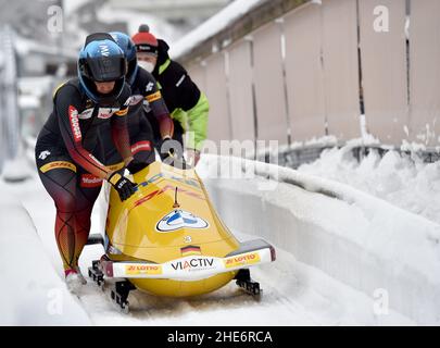 Winterberg, Deutschland. 09th Januar 2022. Bob: Weltmeisterschaft, zwei-Mann-Bobbahn, Frauen, 2nd Lauf. Mariama Jamanka und Alexandra Burghardt aus Deutschland werden Neunter. Quelle: Caroline Seidel/dpa/Alamy Live News Stockfoto