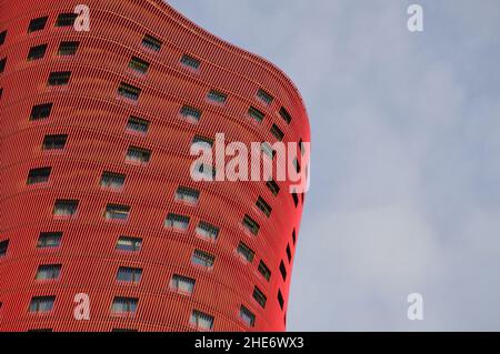 Hotel Porta Fira - moderner Wolkenkratzer, der vom japanischen Architekten Toyo Ito in L'Hospitalet de Llobregat Barcelona entworfen wurde. Stockfoto