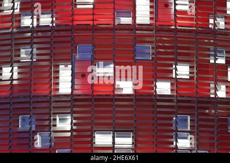 Torre Glories, modernes Glas Wolkenkratzer Fassade Detail. Entworfen vom französischen Architekten Jean Nouvel in Barcelona, Spanien. Stockfoto