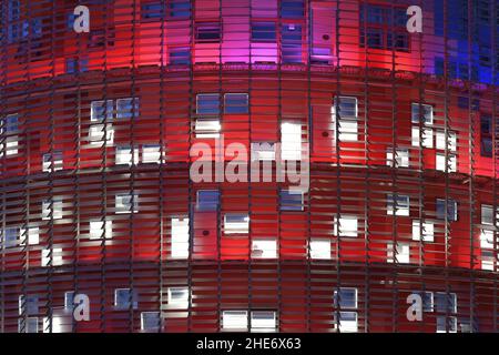 Torre Glories, modernes Glas Wolkenkratzer Fassade Detail. Entworfen vom französischen Architekten Jean Nouvel in Barcelona, Spanien. Stockfoto