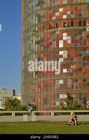 Torre Glories, modernes Glas Wolkenkratzer Fassade Detail. Entworfen vom französischen Architekten Jean Nouvel in Barcelona, Spanien. Stockfoto