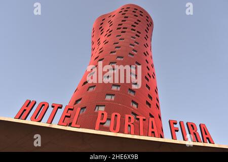 Hotel Porta Fira - moderner Wolkenkratzer, der vom japanischen Architekten Toyo Ito in L'Hospitalet de Llobregat Barcelona entworfen wurde. Stockfoto