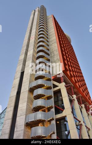 Hyatt Regency Barcelona Tower – modernes Hochhaus-Hotel im Stadtteil Bellvitge von L'Hospitalet de Llobregat, Barcelona, Spanien. Stockfoto