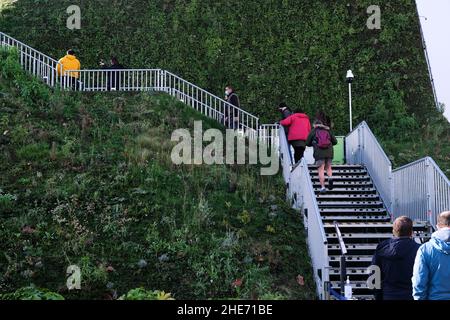 Marble Arch, London, Großbritannien. 9th. Januar 2022. Der letzte Tag des Marble Arch Mound, der mit geschätzten Kosten von mehr als £6 Millionen als das schlechteste Wahrzeichen Londons gilt. Kredit: Matthew Chattle/Alamy Live Nachrichten Stockfoto