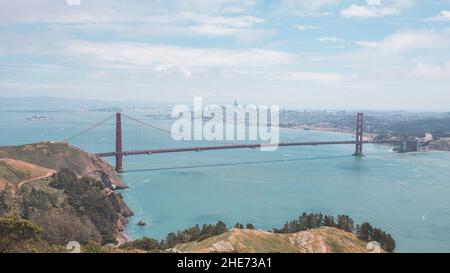 Luftaufnahme der berühmten Golden Gate Bridge über der Bucht von San Francisco, San Francisco, USA Stockfoto