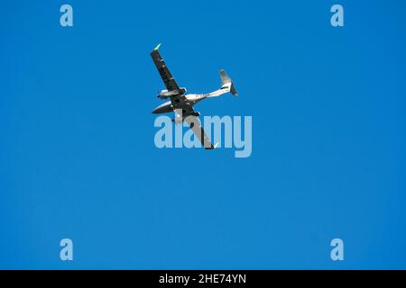 Diamond da-42-NG Twin Star (G-LDGG) von unten gesehen, Großbritannien Stockfoto