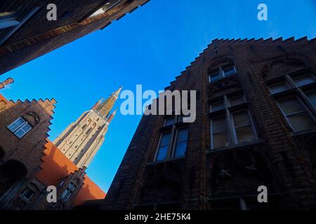 Kirche der Muttergottes im Stadtzentrum von Brügge Stockfoto