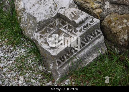 Antica città romana di Luni, architrave Stockfoto