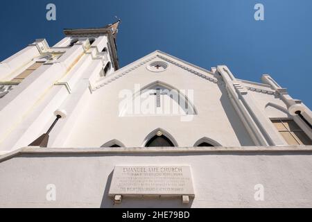 Die Mutter Emanuel African Methodist Episcopal in Charleston, South Carolina. Neun Mitglieder der historischen afroamerikanischen Kirche wurden am 17. Juni 2015 von einem weißen Supremaisten während eines Bibelstudiums niedergeschossen. Stockfoto