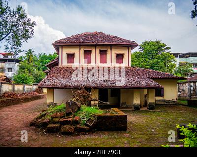 RATNAGIRI, INDIEN - 19. November 2021 : typisches Konkani-Haus von Lokmanya Tilak, der 10 Jahre lang lebte, in der Tilak-Kolonie im Zentrum von Tt Stockfoto