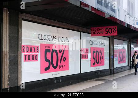 Oxford Street, London, Großbritannien. 9th. Januar 2022. Der Flagship-Store von House of Fraser in der Oxford Street schließt in zwei Tagen. Kredit: Matthew Chattle/Alamy Live Nachrichten Stockfoto