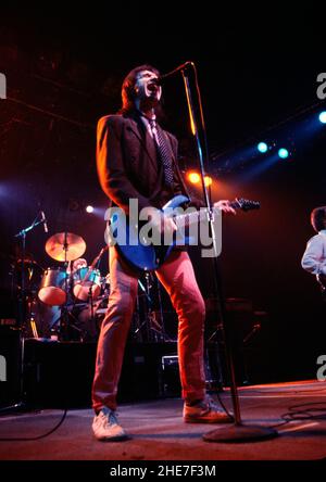Der englische Musiker Ray Davies tritt 1982 mit den Kinks in London auf. Stockfoto
