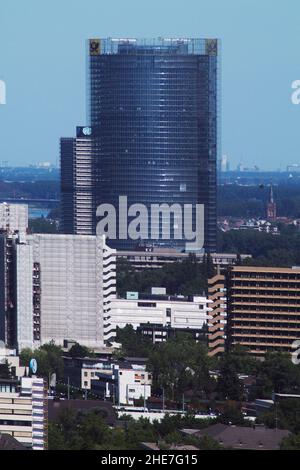 Blick von der Godesburg Ruine auf den Postturm, Hauptverwaltung der Deutschen Post AG in Bonn, Bad Godesberg, NRW, Deutschland, Europa | Blick von der T Stockfoto