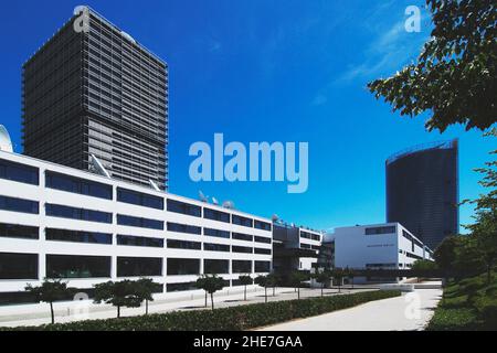 Sitz der Deutschen Welle im Schürmannbau, hinten rechts Postturm; Bonn, NRW, Deutschland, Europa | Zentrale der Deutschen Welle im Schürmann-Gebäude Stockfoto