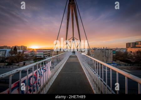 New York City - Sonnenuntergang über Manhattan mit Brooklyn und Manhattan Bridge Stockfoto