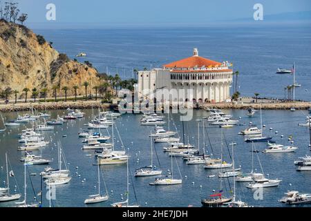Los Angeles, MAI 15 2016 - sonnige Aussicht auf das Catalina Casino und die Avalon Bay Stockfoto