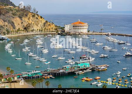 Los Angeles, MAI 15 2016 - sonnige Aussicht auf das Catalina Casino und die Avalon Bay Stockfoto