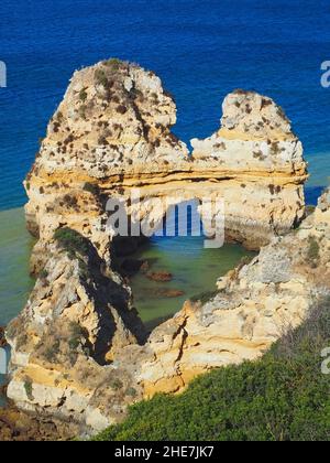 Praia do Camilo mit wunderschönen Dünen in Lagos an der portugiesischen Algarve Stockfoto