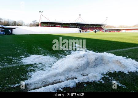 London, Großbritannien. 01st. Februar 2018. CRAWLEY, Großbritannien, 12. DEZEMBER: Ein allgemeiner Überblick über die eisigen Bedingungen während der Barclays FA Woman Super League zwischen Brighton und Hove Albion und Manchester United im People's Pension Stadium, Crawly am 12th. Dezember 2021 Credit: Action Foto Sport/Alamy Live News Stockfoto