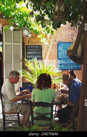 Artá, Café Parisien, Mallorca, Balearen, Spanien, Europa | Artá, Café Parisien, Mallorca, Balearen, Spanien, Europa Stockfoto