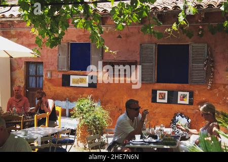 Artá, Café Parisien, Mallorca, Balearen, Spanien, Europa | Artá, Café Parisien, Mallorca, Balearen, Spanien, Europa Stockfoto