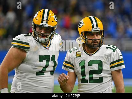 Detroit, USA. . 09th Januar 2022. DETROIT, MI - 9. JANUAR: Green Bay Packers Quarterback (12) Aaron Rodgers während der Aufwärmphase vor dem NFL-Spiel zwischen Green Bay Packers und Detroit Lions am 9. Januar 2022 im Ford Field in Detroit, MI (Foto von Allan Dranberg/CSM) Credit: CAL Sport Media/Alamy Live News Stockfoto