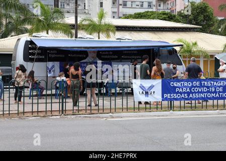 Florianopolis, Santa Catarina, Brasilien. 9th Januar 2022. (INT) Covid-19-Detektionstests in Florianopolis. 9. Januar 2021, Florianopolis, Santa Catarina, Brasilien: Covid-19-Testzentrum für asymptomatische Menschen wird am Sonntag (9.) in Florianopolis im Bundesstaat Santa Catarina in der Paulo Fontes Avenue eingerichtet (Bildnachweis: © Leco Viana/TheNEWS2 via ZUMA Press Wire) Stockfoto