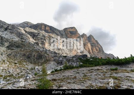 Geröllfeld unter SAS dla Crusc/Santa Croce Peak Stockfoto