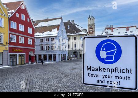 Informationsschild, Maskenanforderung, Memmingen, Allgau, Deutschland Stockfoto