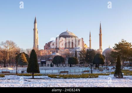 Hagia Sophia oder Aya Sofya an einem frostigen Wintermorgen in Istanbul, Türkei Stockfoto