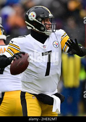 Baltimore, Usa. 09th Januar 2022. Pittsburgh Steelers Quarterback Ben Roethlisberger (7) tritt in der ersten Hälfte im M&T Bank Stadium in Baltimore, Maryland, am Sonntag, den 9. Januar 2022, gegen die Baltimore Ravens aus. Foto von David Tulis/UPI Credit: UPI/Alamy Live News Stockfoto