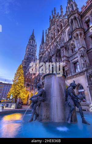 Fischbrunnen am Marienplatz, München, Bayern, Deutschland Stockfoto