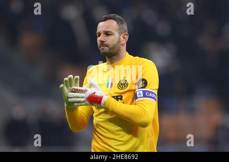 Mailand, Italien, 9th. Januar 2022. Samir Handanovic vom FC Internazionale reagiert während des Serie-A-Spiels in Giuseppe Meazza, Mailand. Bildnachweis sollte lauten: Jonathan Moscrop / Sportimage Kredit: Sportimage/Alamy Live News Stockfoto