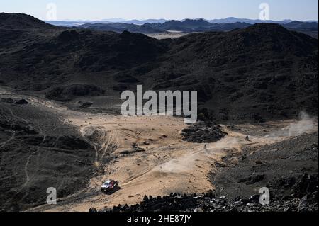 Al Dawadimi, Saudi-Arabien. 09th Januar 2022. 205 Al Rajhi Yazeed (Sau), Orr Michael (gbr), Overdrive Toyota, Toyota Hilux Overdrive, Auto FIA T1/T2, W2RC, Aktion während der Etappe 7 der Rallye Dakar 2022 zwischen Riad und Al Dawadimi, am 9th 2022. Januar in Al Dawadimi, Saudi-Arabien - Foto: Eric Vargiolu/DPPI/LiveMedia Credit: Independent Photo Agency/Alamy Live News Stockfoto