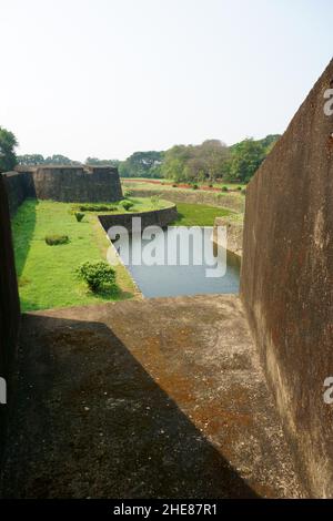 Blick auf die Festung Palakkad, die 1766 n. Chr. von Hyder Ali gefangen genommen wurde, von einer Seite aus. Stockfoto