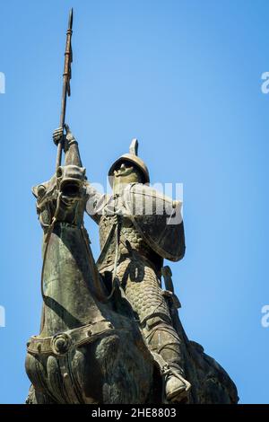 Statue von Vímara Peres vor der Kathedrale SE in Porto, Portugal Stockfoto