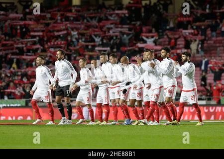 Lissabon, Portugal. 09th Januar 2022. Die Spieler von SL Benfica stellen sich vor dem Start des Liga Portugal Bwin-Spiels zwischen SL Benfica und FC Paços de Ferreira am 09. Januar 2022 in Lissabon, Portugal, in Estádio da Luz auf. Valter Gouveia/SPP Credit: SPP Sport Press Photo. /Alamy Live News Stockfoto