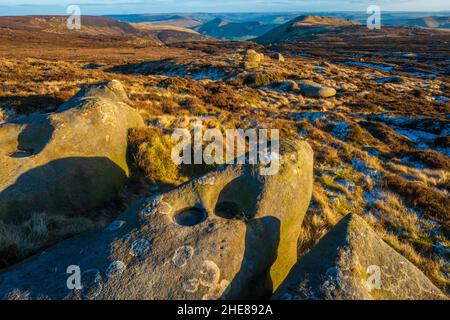 Das Kinder Scout-Hochplateau oberhalb von Edale im Peak District National Park, Großbritannien Stockfoto