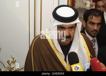 Wien, Österreich. 31. Dezember 2010. Staatsbesuch des Emir von Katar in der Wiener Hofburg. Bild zeigt den Emir von Katar, Scheich Hamad bin Khalifa al-Thani Stockfoto