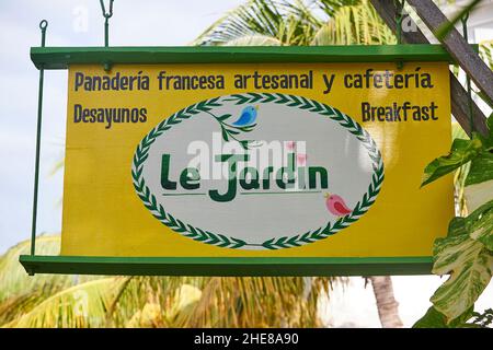 Schild für lokales Restaurant Le Jardin in Isla Holbox, Mexiko Stockfoto