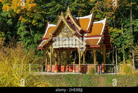 Der Sala Thai Tempel Im Herbst-Kurpark Von Bad Homburg Stockfoto