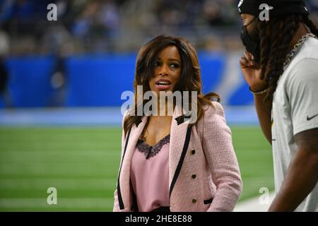 Detroit, USA. . 09th Januar 2022. DETROIT, MI - 9. JANUAR: Fox Sports Sideline Reporter Pam Oliver vor dem NFL-Spiel zwischen Green Bay Packers und Detroit Lions am 9. Januar 2022 im Ford Field in Detroit, MI (Foto von Allan Dranberg/CSM) Credit: CAL Sport Media/Alamy Live News Stockfoto