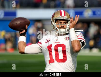 Inglewood, Usa. 09th Januar 2022. Jimmy Garoppolo aus dem 49ers. Quarterback von San Francisco erwärmt sich vor dem Spiel gegen die Los Angeles Rams im SoFi Stadium am Sonntag, den 9. Januar 2022 in Inglewood, Kalifornien. Foto von Jon SooHoo/UPI Credit: UPI/Alamy Live News Stockfoto