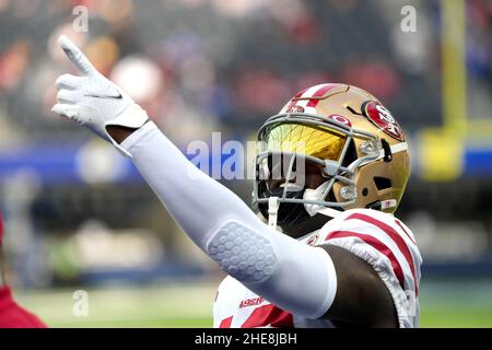 Inglewood, Usa. 09th Januar 2022. Deebo Samuel aus San Francisco 49ers zeigt die Menge vor dem Spiel gegen die Rams im SoFi Stadium am Sonntag, den 9. Januar 2022 in Inglewood, Kalifornien, an. Foto von Jon SooHoo/UPI Credit: UPI/Alamy Live News Stockfoto