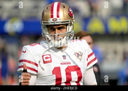 Inglewood, Usa. 09th Januar 2022. Jimmy Garoppolo, der 49ers. Quarterback von San Francisco, gibt sich vor dem Spiel gegen die Los Angeles Rams im SoFi Stadium am Sonntag, 9. Januar 2022 in Inglewood, Kalifornien, die Daumen hoch. Foto von Jon SooHoo/UPI Credit: UPI/Alamy Live News Stockfoto