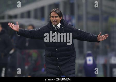 Mailand, Italien, 9th. Januar 2022. Simone Inzaghi Chefcoach des FC Internazionale reagiert beim Spiel der Serie A bei Giuseppe Meazza, Mailand. Bildnachweis sollte lauten: Jonathan Moscrop / Sportimage Kredit: Sportimage/Alamy Live News Stockfoto