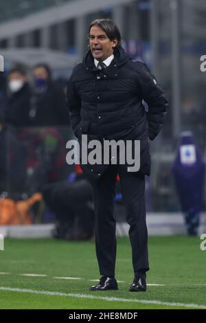 Mailand, Italien, 9th. Januar 2022. Simone Inzaghi Chefcoach des FC Internazionale reagiert beim Spiel der Serie A bei Giuseppe Meazza, Mailand. Bildnachweis sollte lauten: Jonathan Moscrop / Sportimage Kredit: Sportimage/Alamy Live News Stockfoto