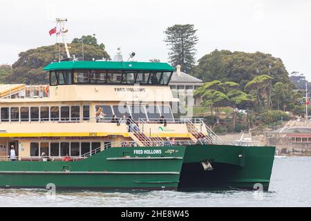 Die Fähre von Sydney mit dem Namen MV Fred Hollows fährt im Hafen von Sydney, NSW, Australien Stockfoto